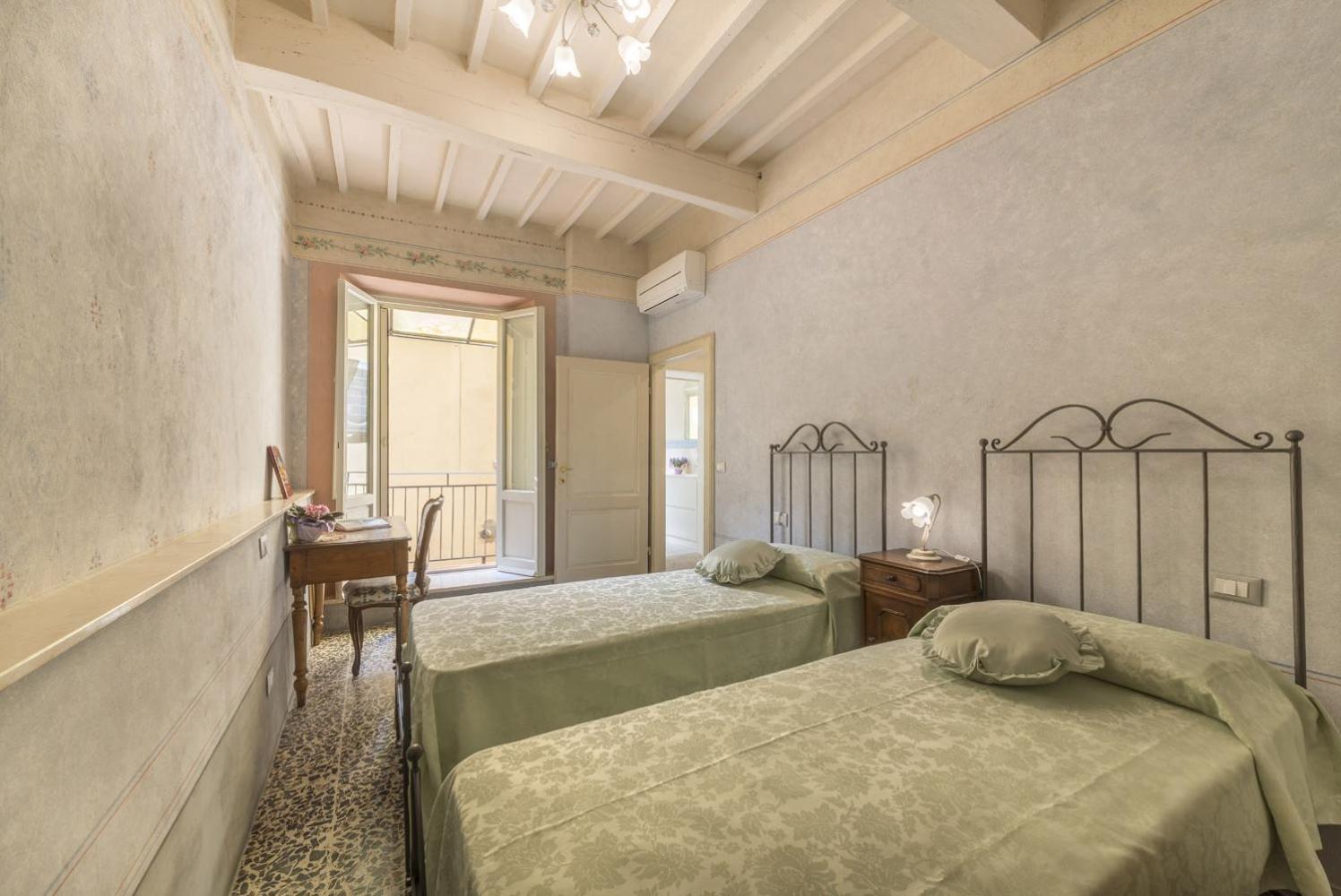 I Bei Ricordi - Historic Centre 6 Apartment *
